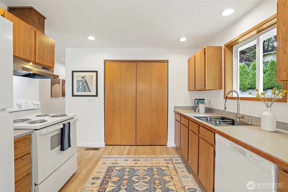 11726 8th Avenue S Burien, WA 98168