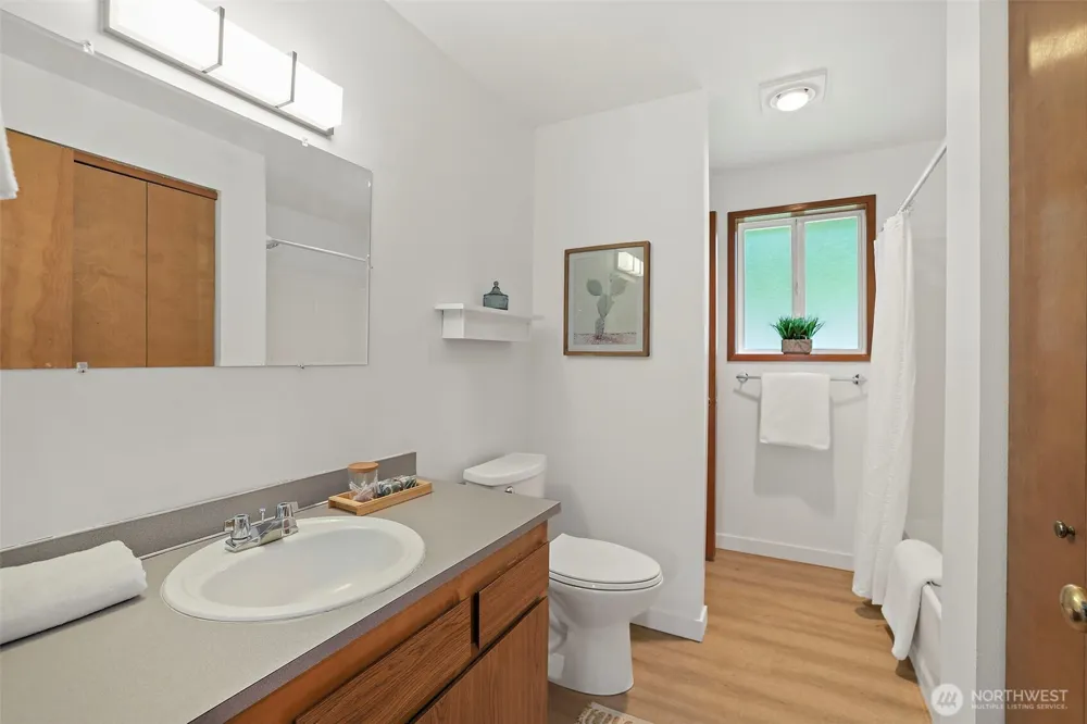 11726 8th Avenue S Burien, WA 98168
