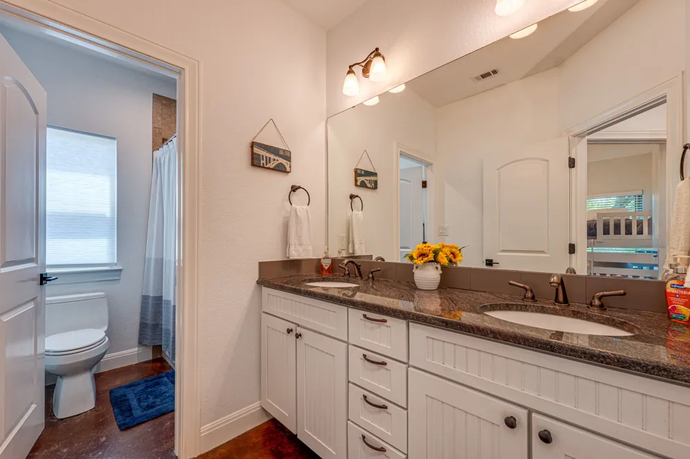 433 Venture Boulevard S Point Venture, TX 78645