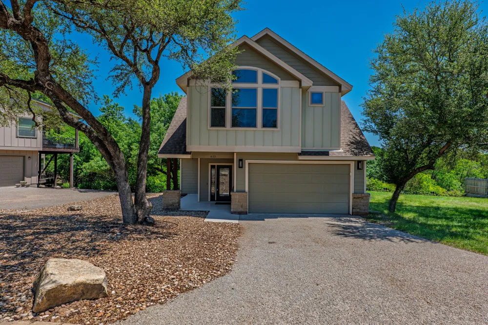 433 Venture Boulevard S Point Venture, TX 78645