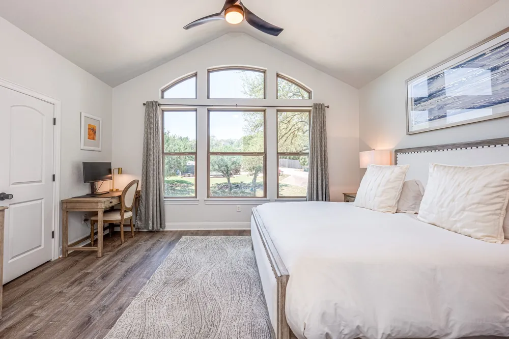 433 Venture Boulevard S Point Venture, TX 78645