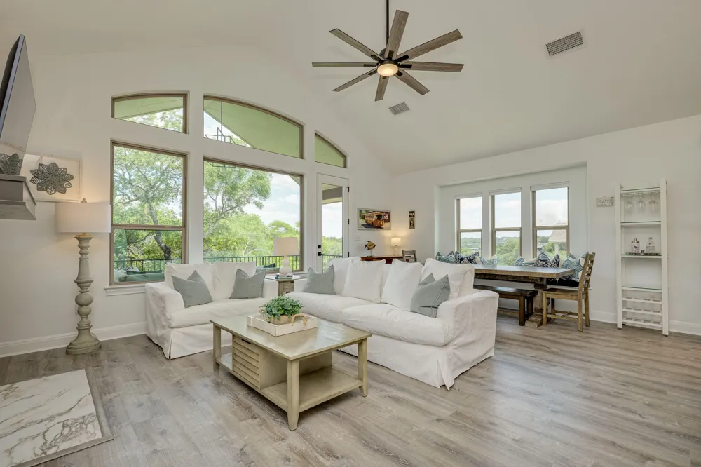 433 Venture Boulevard S Point Venture, TX 78645