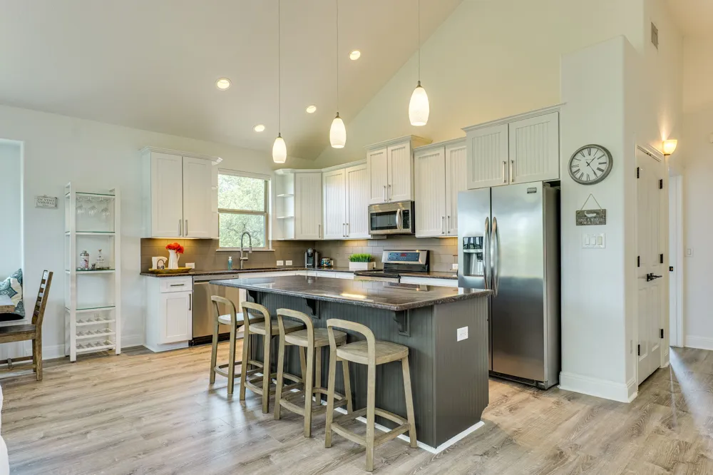 433 Venture Boulevard S Point Venture, TX 78645