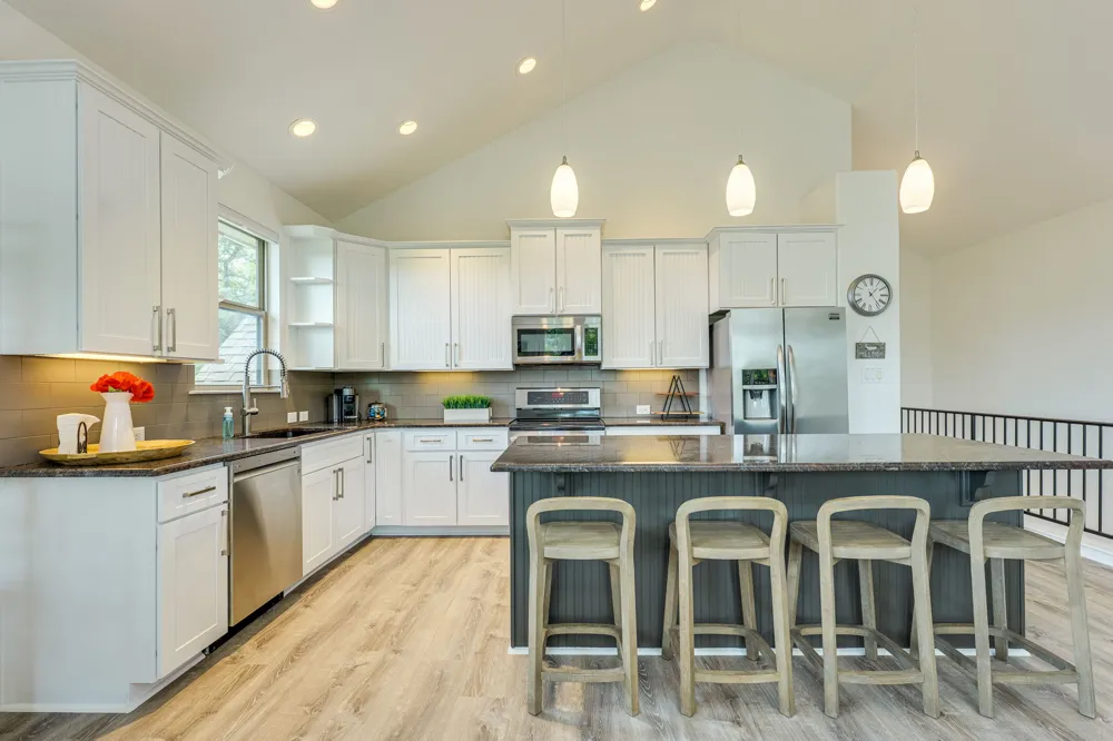 433 Venture Boulevard S Point Venture, TX 78645
