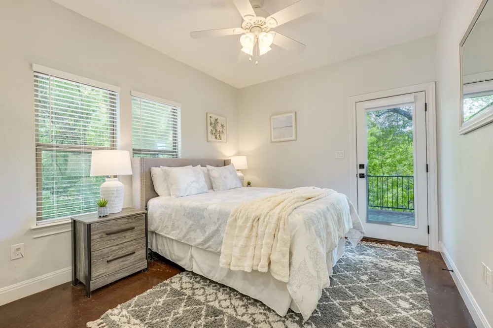 433 Venture Boulevard S Point Venture, TX 78645