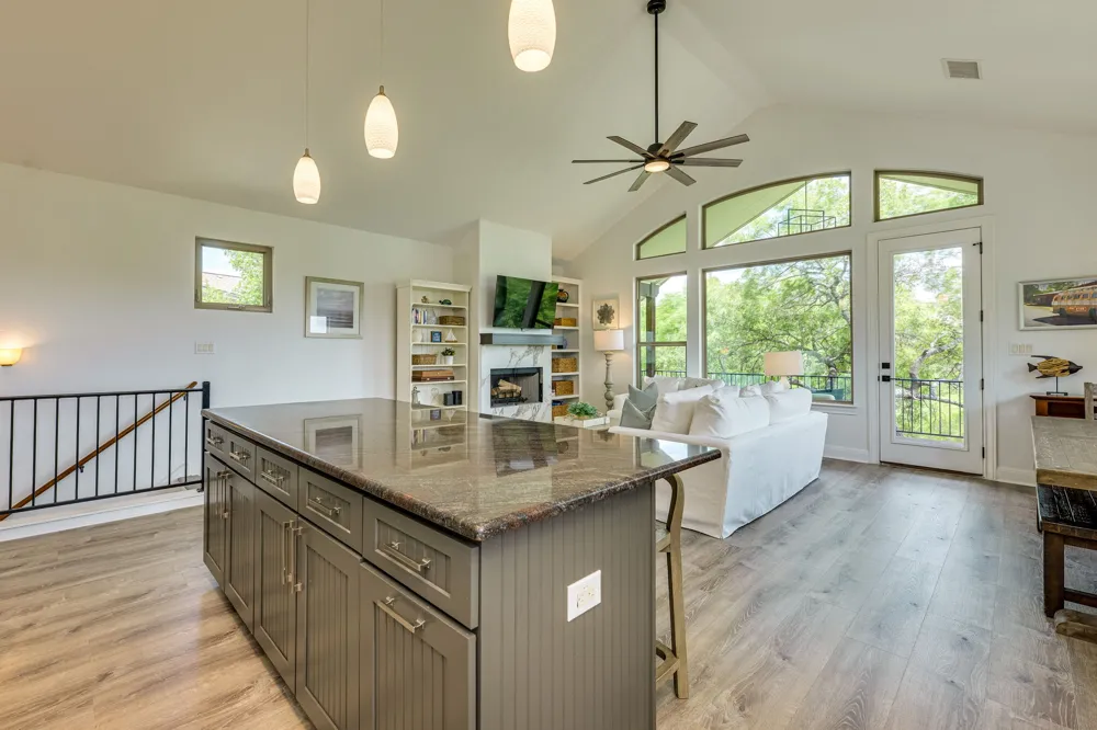 433 Venture Boulevard S Point Venture, TX 78645