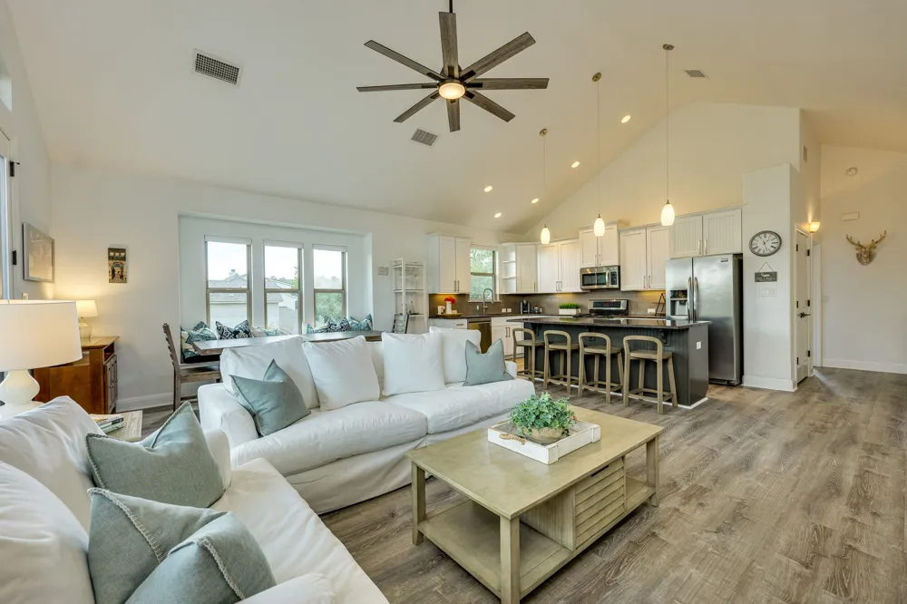 433 Venture Boulevard S Point Venture, TX 78645
