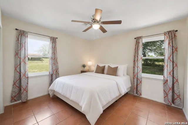 1081 County Road 773 Devine, TX 78016
