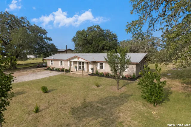 1081 County Road 773 Devine, TX 78016