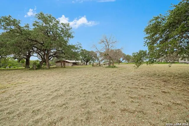 1081 County Road 773 Devine, TX 78016