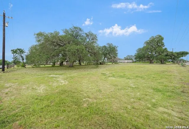 1081 County Road 773 Devine, TX 78016