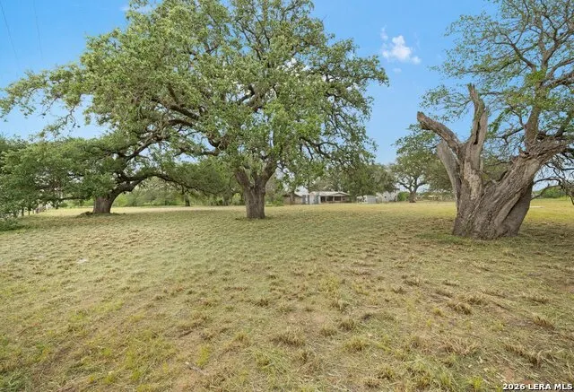 1081 County Road 773 Devine, TX 78016