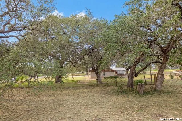 1081 County Road 773 Devine, TX 78016