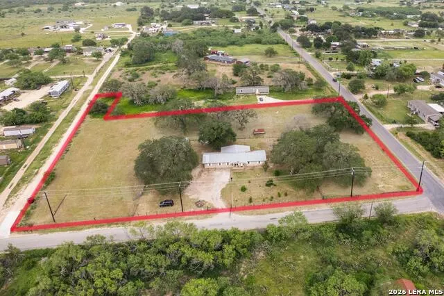 1081 County Road 773 Devine, TX 78016