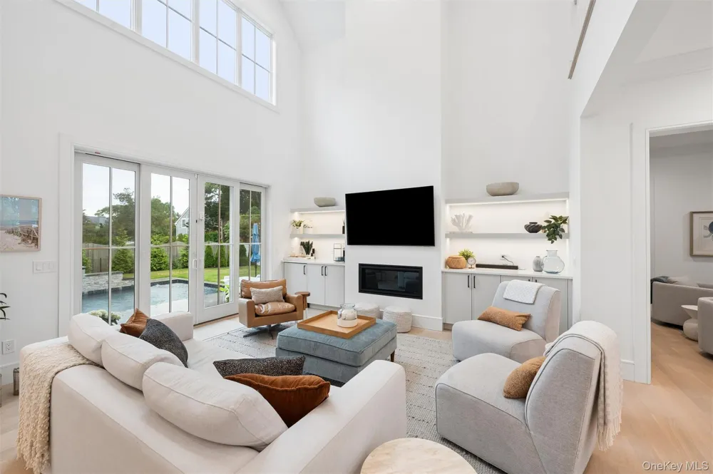 17 Happy Lane Westhampton Beach, NY 11978