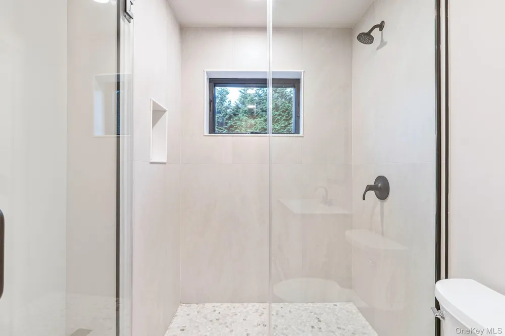 10 Jeffrey Lane East Quogue, NY 11942