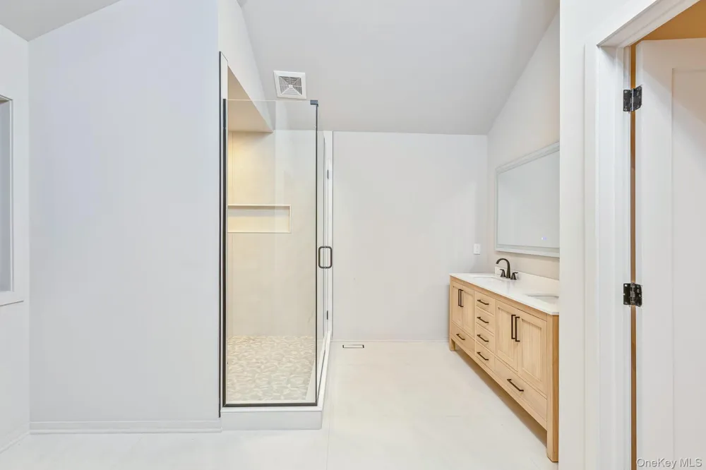 10 Jeffrey Lane East Quogue, NY 11942