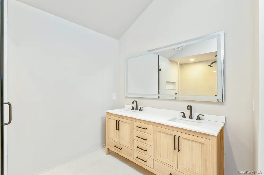 10 Jeffrey Lane East Quogue, NY 11942