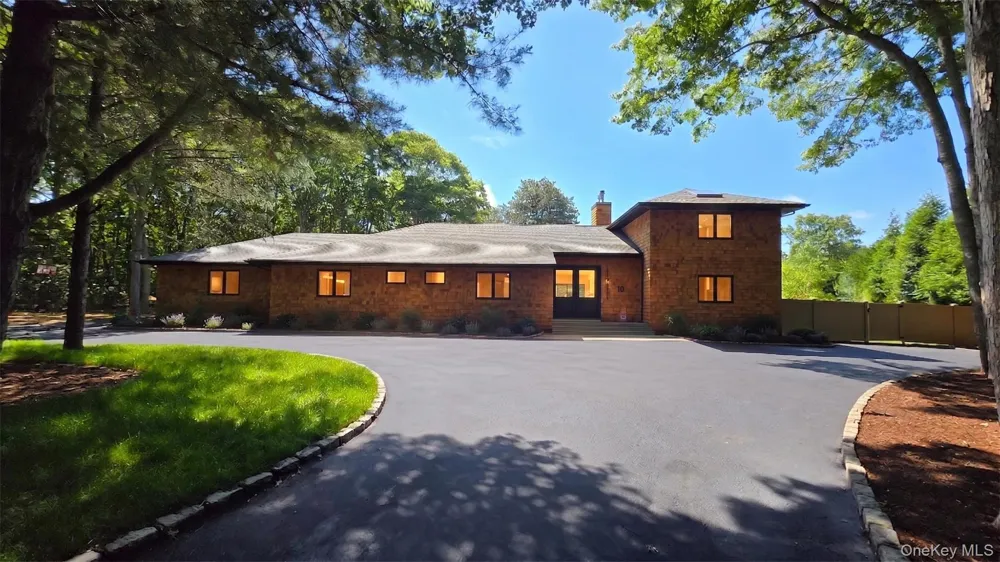 10 Jeffrey Lane East Quogue, NY 11942
