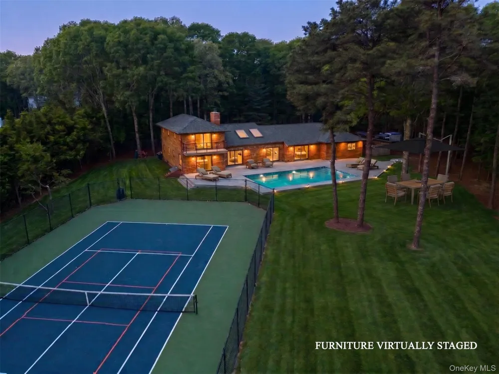 10 Jeffrey Lane East Quogue, NY 11942