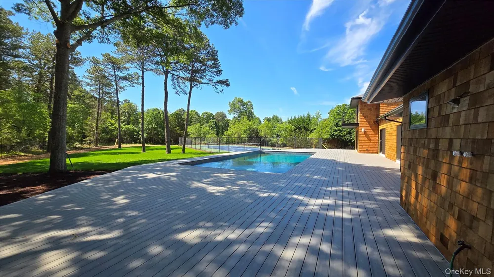 10 Jeffrey Lane East Quogue, NY 11942
