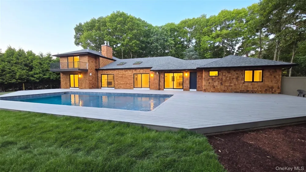 10 Jeffrey Lane East Quogue, NY 11942