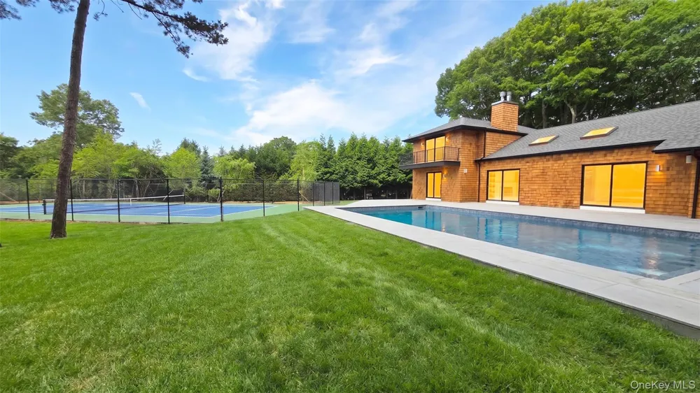 10 Jeffrey Lane East Quogue, NY 11942