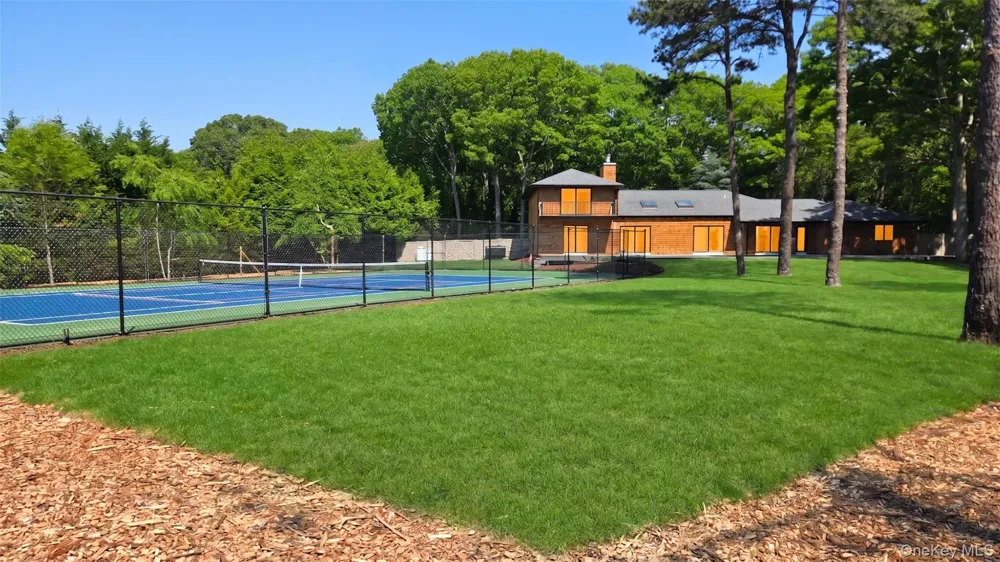 10 Jeffrey Lane East Quogue, NY 11942