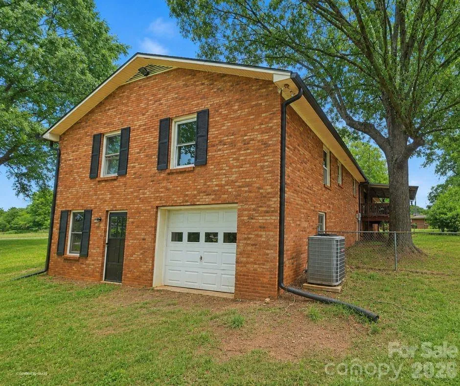 752 Hephzibah Church Road Crouse, NC 28033