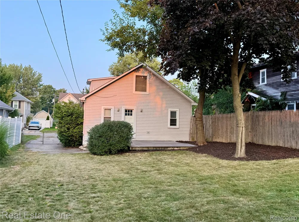415 Taylor Avenue Rochester City, MI 48307