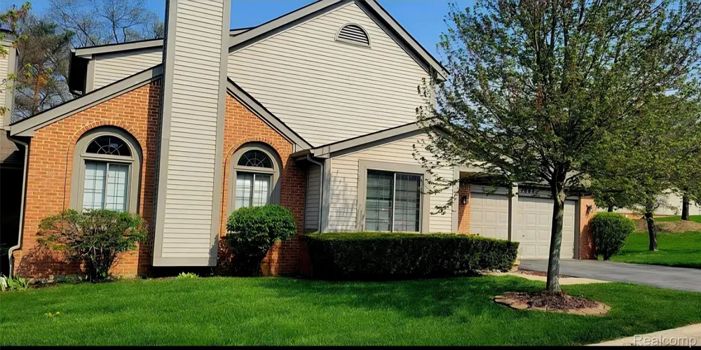 1004 Elmwood Drive Brighton City, MI 48116