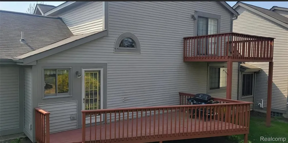 1004 Elmwood Drive Brighton City, MI 48116