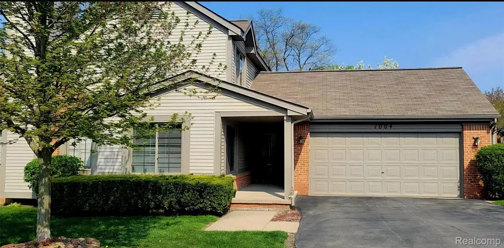 1004 Elmwood Drive Brighton City, MI 48116