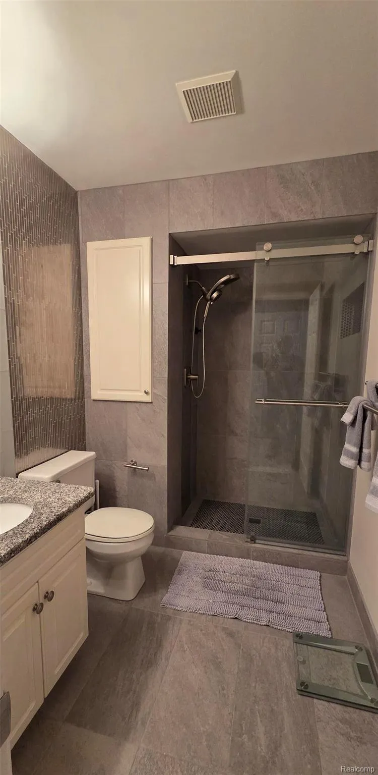 1004 Elmwood Drive Brighton City, MI 48116