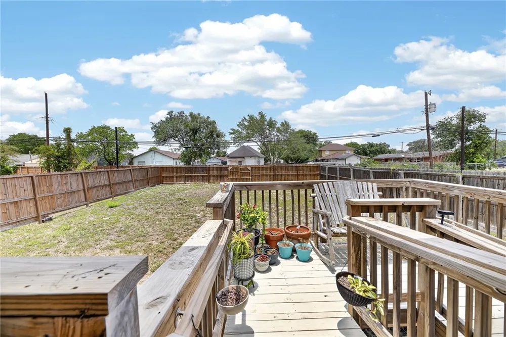 519 E Avenue F Robstown, TX 78380