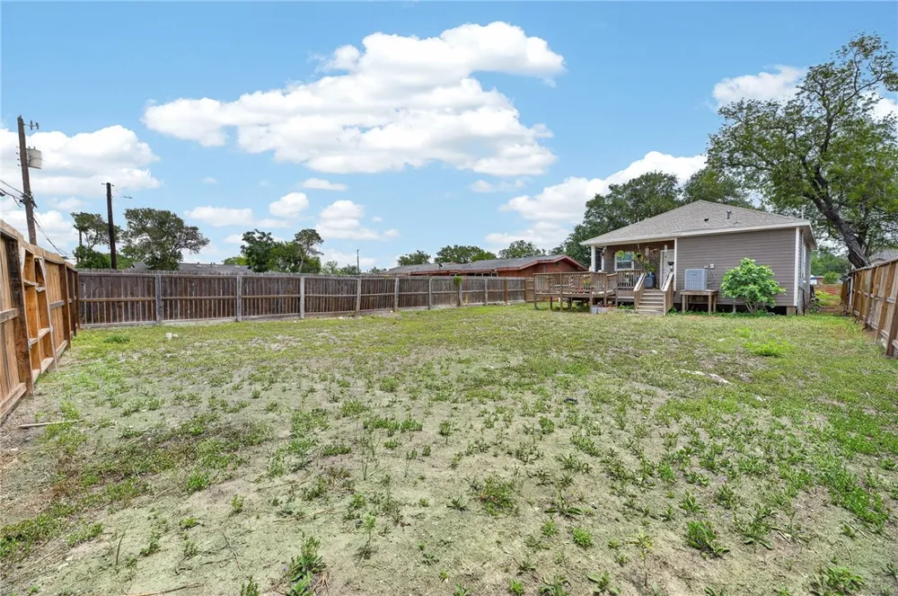 519 E Avenue F Robstown, TX 78380