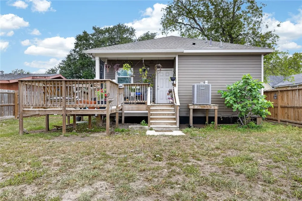 519 E Avenue F Robstown, TX 78380