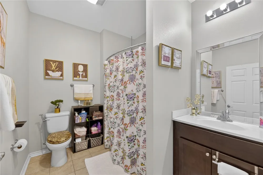 519 E Avenue F Robstown, TX 78380