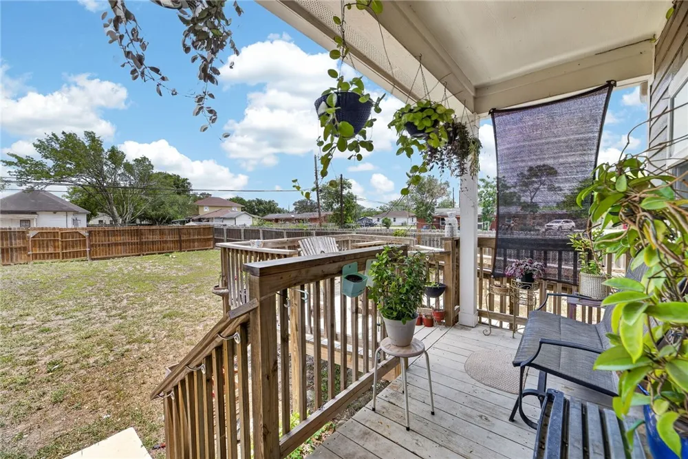 519 E Avenue F Robstown, TX 78380
