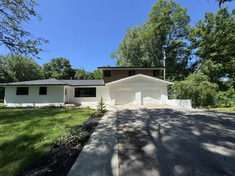 7543 W 275