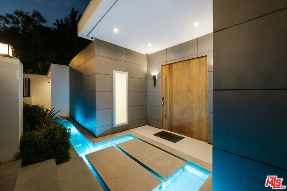 1124 Summit Drive Beverly Hills, CA 90210