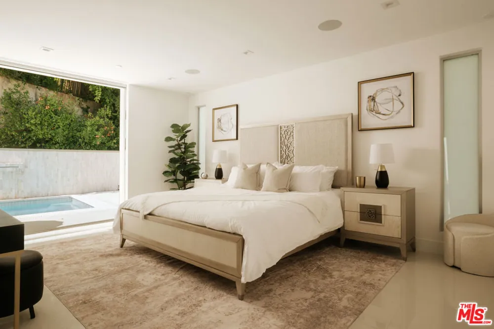 1124 Summit Drive Beverly Hills, CA 90210