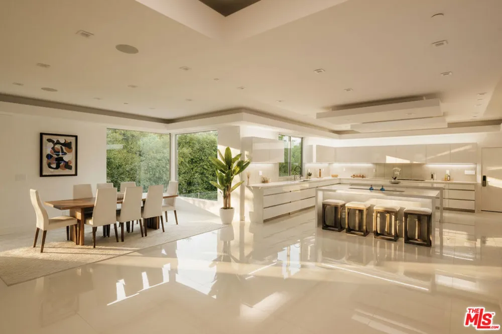 1124 Summit Drive Beverly Hills, CA 90210