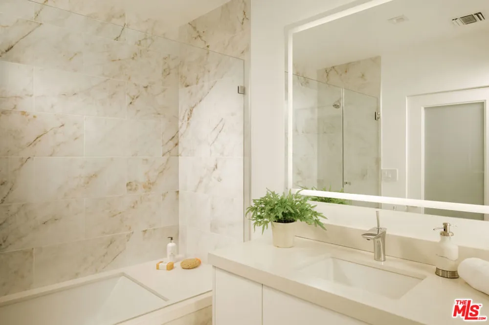 1124 Summit Drive Beverly Hills, CA 90210