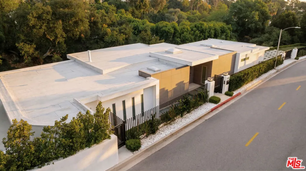 1124 Summit Drive Beverly Hills, CA 90210