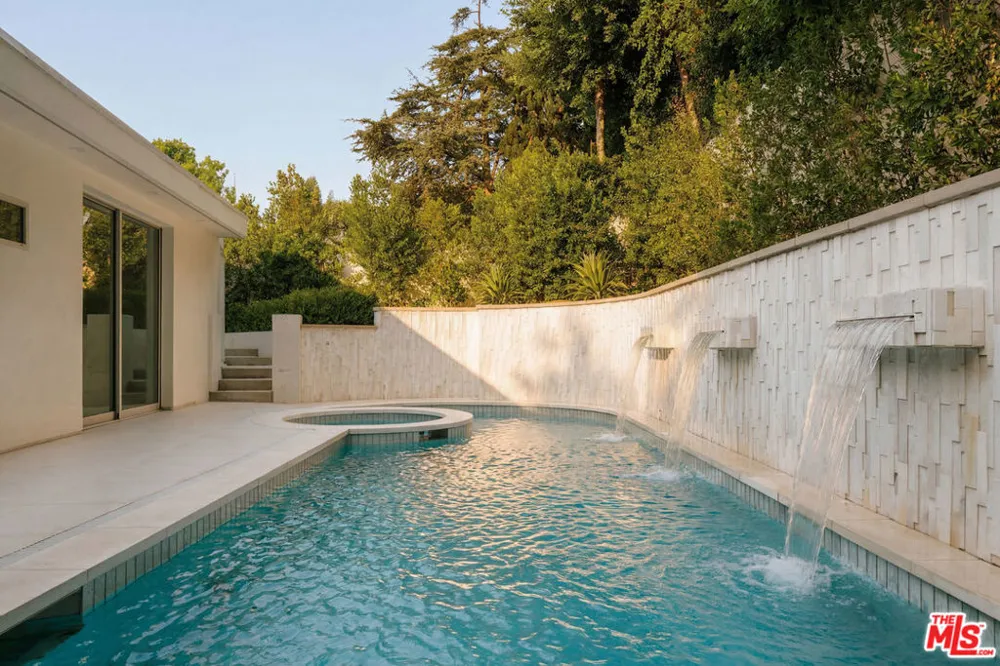 1124 Summit Drive Beverly Hills, CA 90210