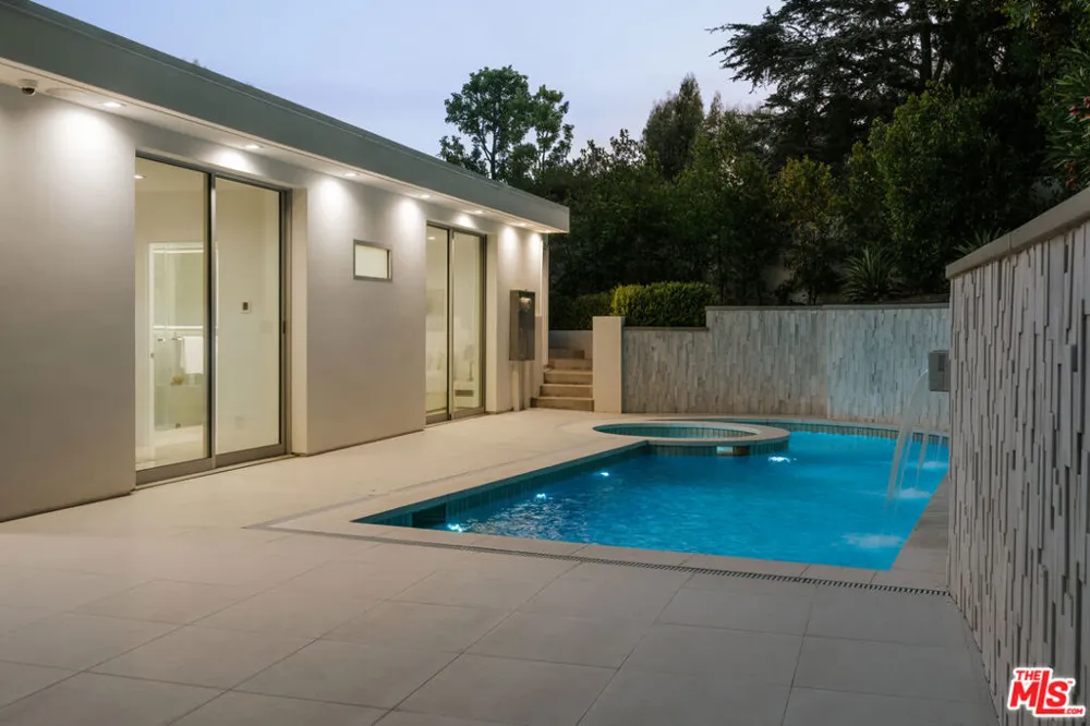 1124 Summit Drive Beverly Hills, CA 90210