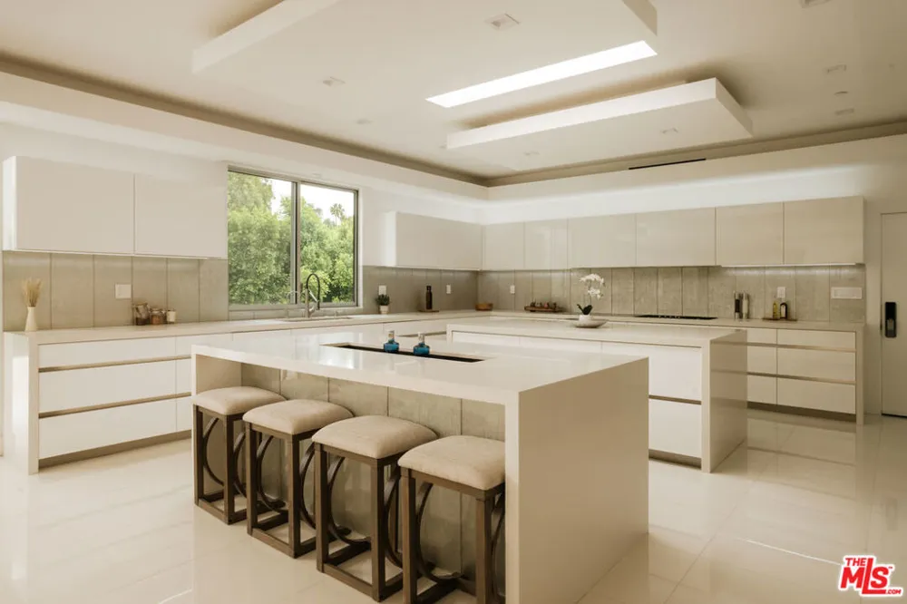 1124 Summit Drive Beverly Hills, CA 90210