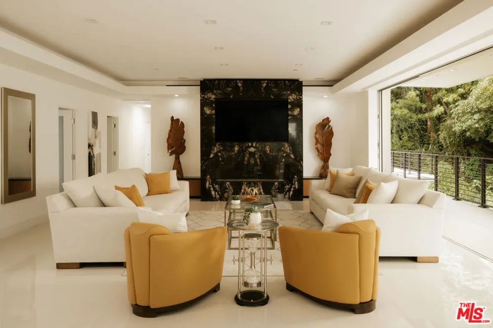 1124 Summit Drive Beverly Hills, CA 90210