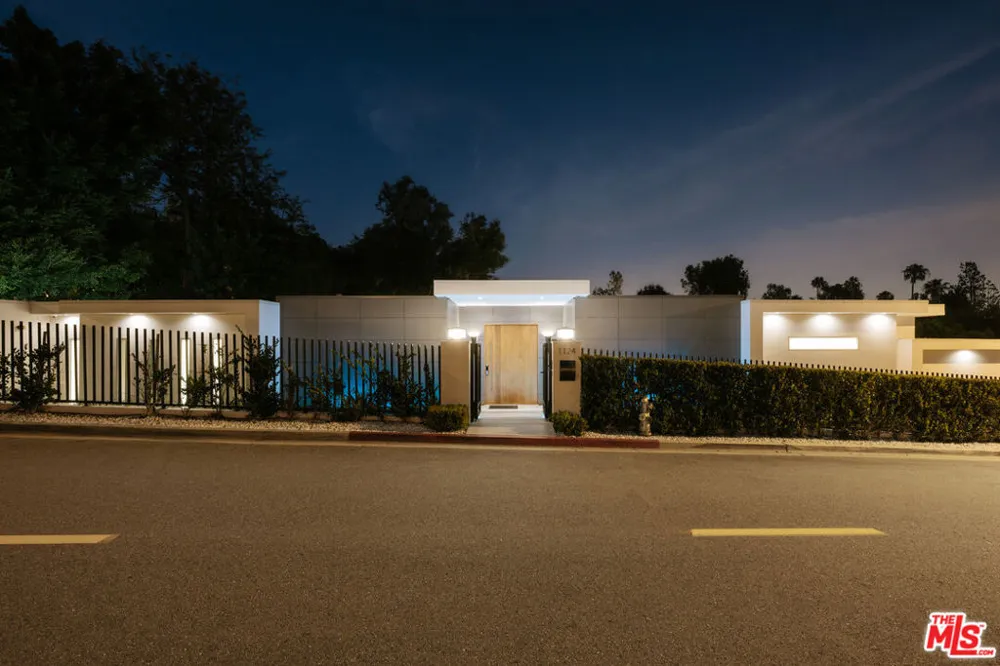 1124 Summit Drive Beverly Hills, CA 90210